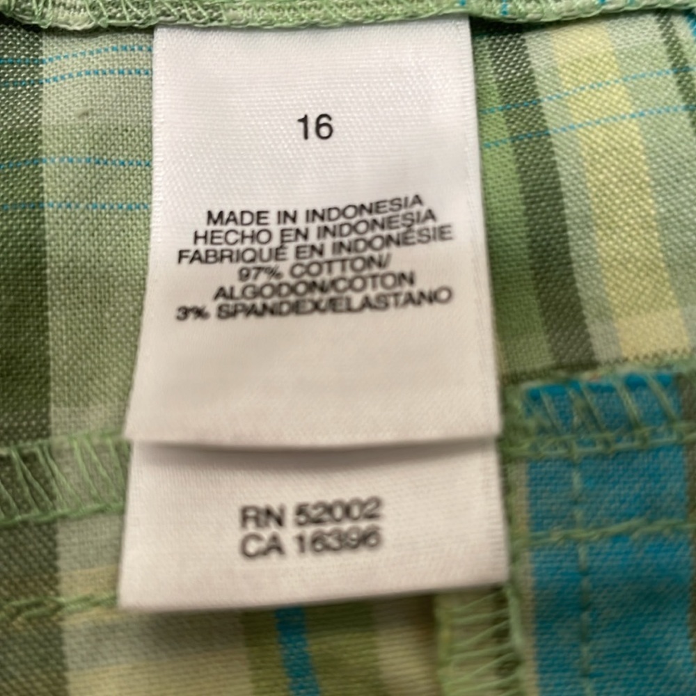 Liz & Co. shorts, Bermuda-style, shades of green, size 16! - Picture 5 of 6